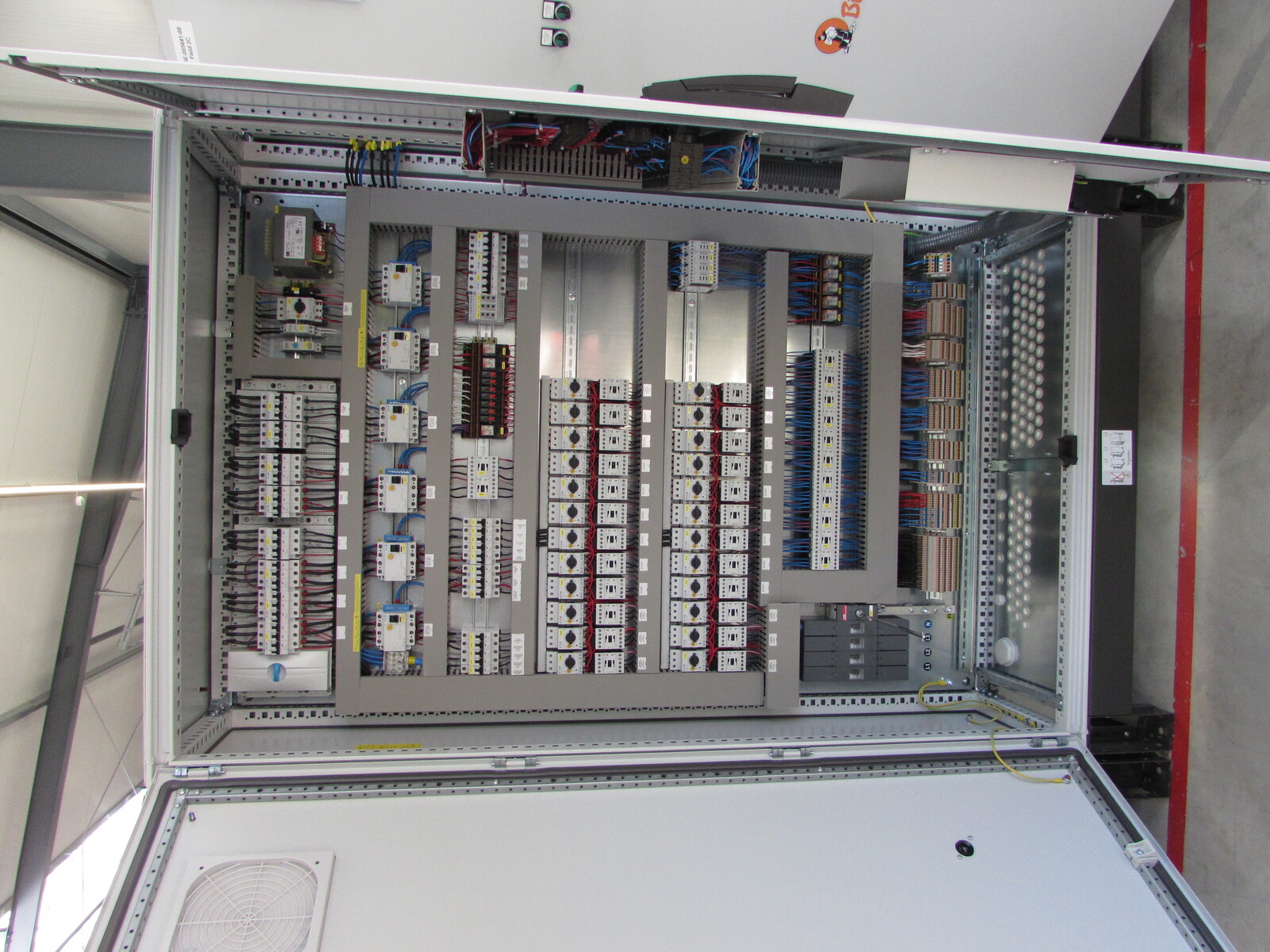 Control cabinet layer house - UV600 5r6t